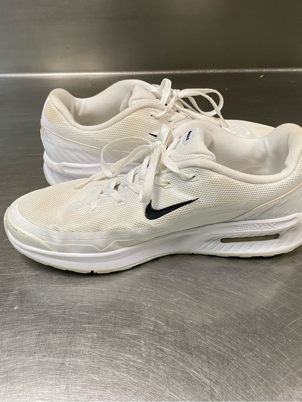 Nike Air Max Bia Men’s White/Black Low Top Lace Up Mesh Sneakers